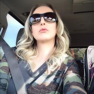 Meet your Posher, Cassandra